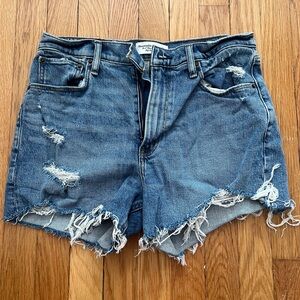Abercrombie High Rise 4" Mom Short